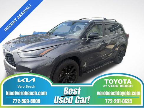 Used 2022 Toyota Highlander XLE FWD image 1