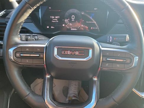 Used 2024 GMC Acadia Elevation w/ Luxury Package FWD image 17