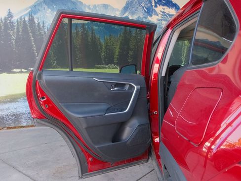 Used 2022 Toyota RAV4 XLE image 33