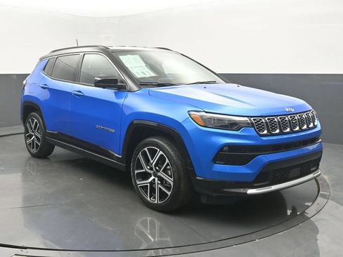 Used 2025 Jeep Compass Limited w/ Elite Group AWD/4WD image 7