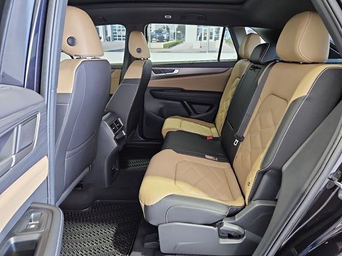 New 2026 Volkswagen Atlas Cross Sport SE FWD image 14