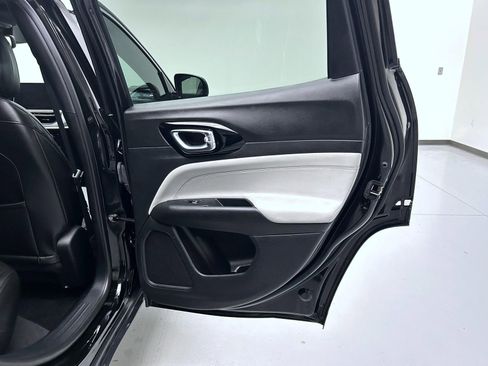 Used 2024 Jeep Compass Limited image 17