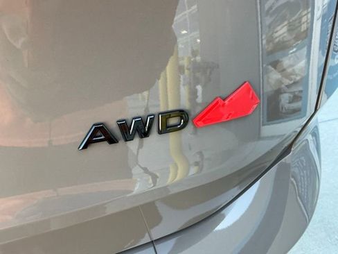 Used 2025 Nissan Rogue SV AWD/4WD image 6
