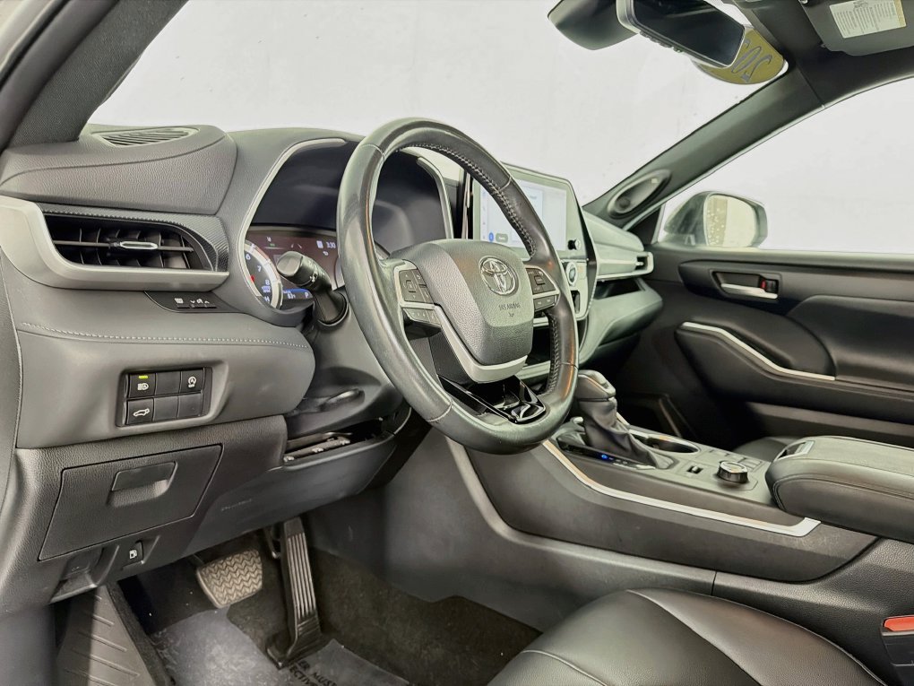 Used 2024 Toyota Highlander XSE AWD/4WD image 14