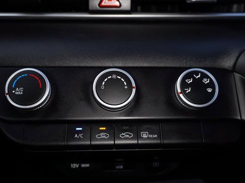 Used 2025 Hyundai Elantra SE image 15