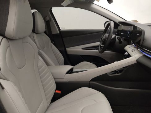 Used 2023 Hyundai Elantra Limited w/ Preferred Accessory Package FWD image 21