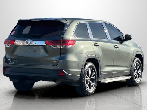 Used 2019 Toyota Highlander LE image 4
