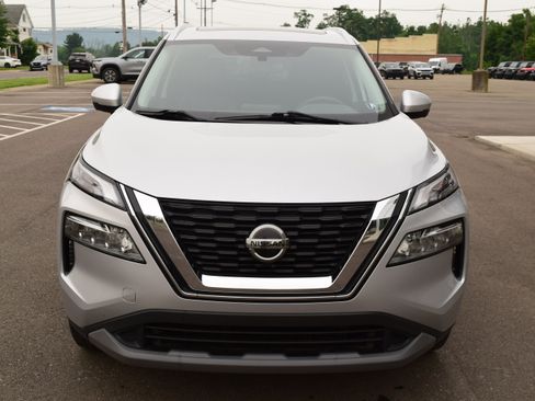 Used 2021 Nissan Rogue SV w/ Premium Package AWD/4WD image 3