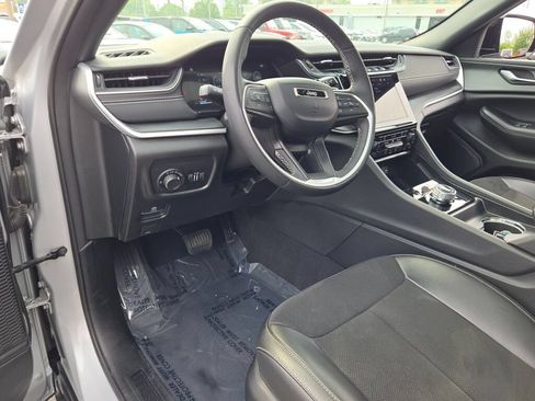 Certified 2024 Jeep Grand Cherokee Altitude AWD/4WD image 31