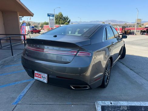 Used 2014 Lincoln MKZ FWD image 3