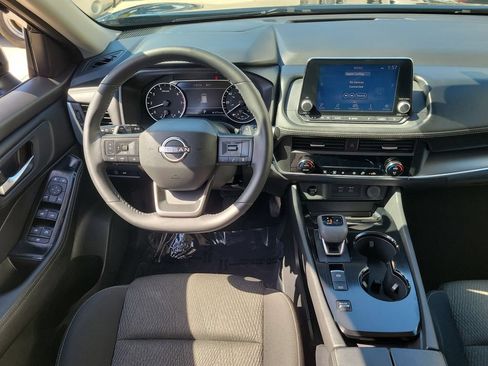 Certified 2025 Nissan Rogue SV FWD image 23