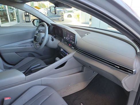 Used 2023 Hyundai Elantra SEL w/ Preferred Accessory Package image 30