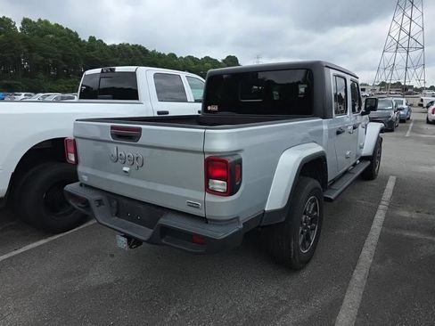 Used 2023 Jeep Gladiator Overland w/ Trailer Tow Package AWD/4WD image 4