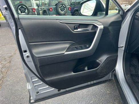 Used 2022 Toyota RAV4 XLE image 14
