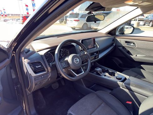 Used 2021 Nissan Rogue SV image 9