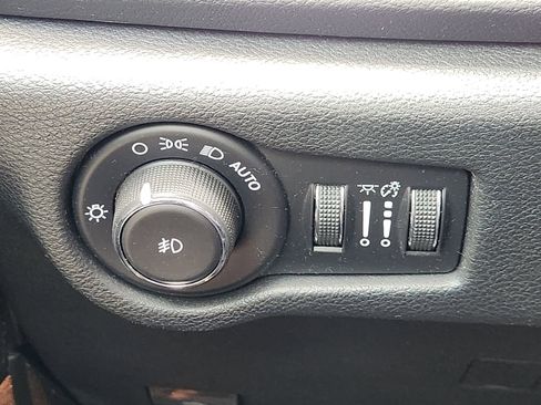 Used 2018 Chrysler Pacifica Touring-L Plus w/ Advanced Safetytec Group FWD image 25