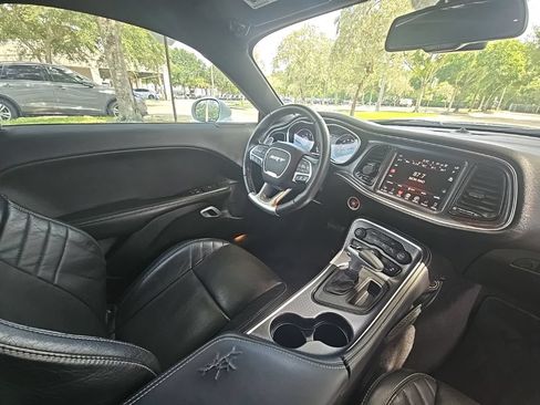 Used 2016 Dodge Challenger SRT w/ Technology Group RWD image 37