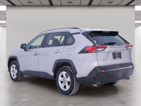 Used 2019 Toyota RAV4 XLE w/ Convenience Package image 4