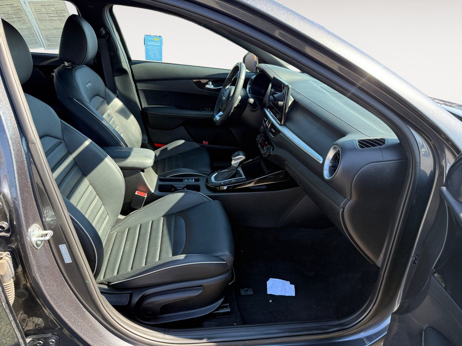 Used 2023 Kia Forte GT-Line w/ GT-Line Premium Package FWD image 19