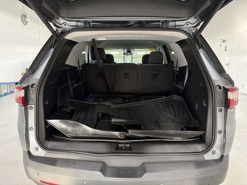 Used 2020 Chevrolet Traverse LT FWD image 16