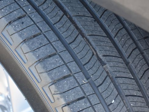 Used 2024 Jeep Grand Cherokee L Laredo w/ Luxury Tech Group I AWD/4WD image 11