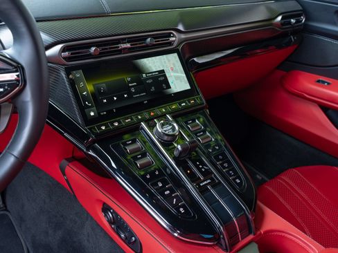 Used 2025 Aston Martin V8 Vantage Coupe RWD image 10