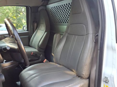 Used 2018 Chevrolet Express 2500 w/ Driver Convenience Package RWD image 21