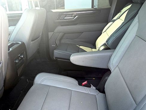 Used 2025 GMC Yukon Elevation AWD/4WD image 12