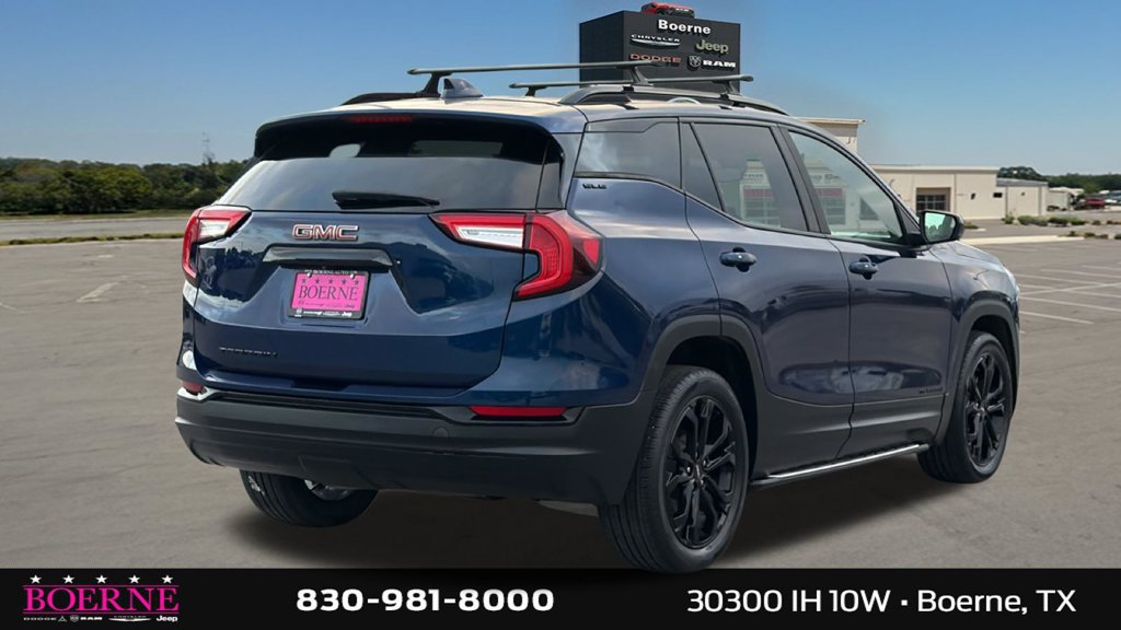 Used 2022 GMC Terrain SLE w/ Driver Convenience Package FWD image 3