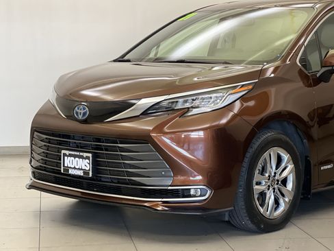 Used 2021 Toyota Sienna Limited FWD image 29