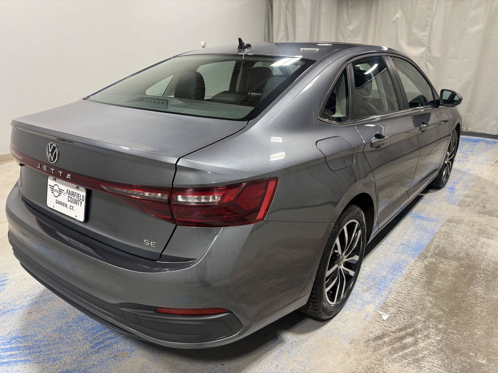Used 2025 Volkswagen Jetta SE FWD image 9