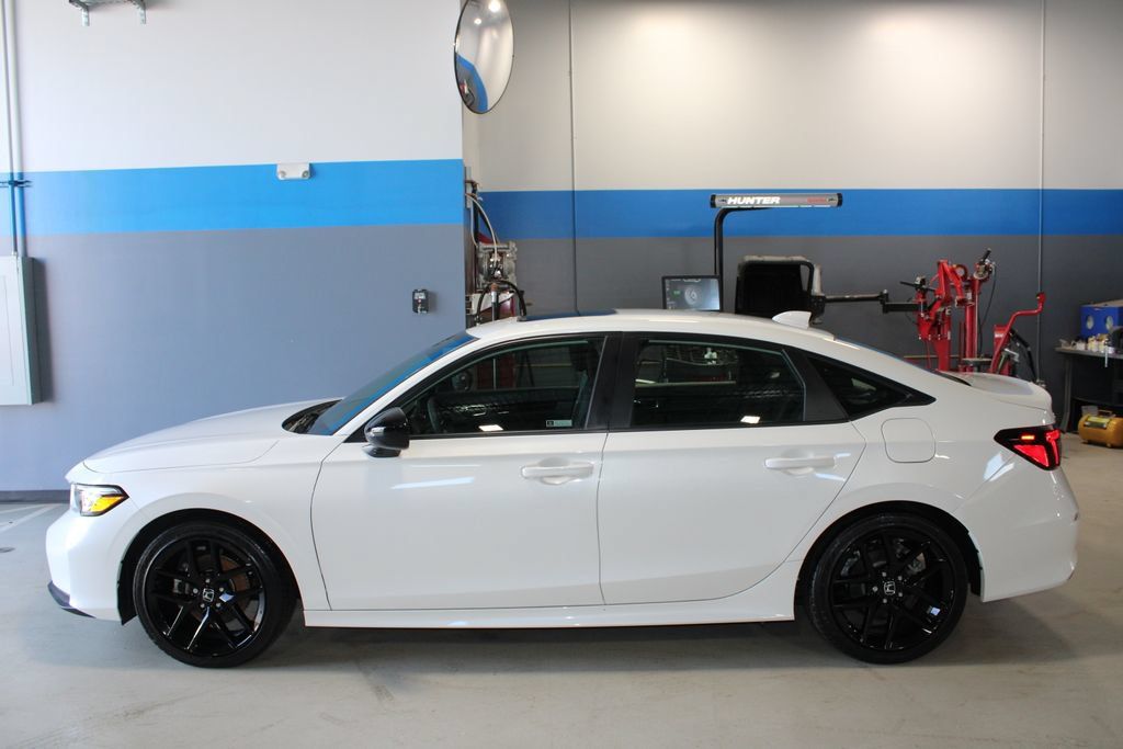 Certified 2025 Honda Civic FWD Hybrid Sedan image 10