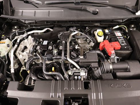 Used 2025 Nissan Kicks S image 18