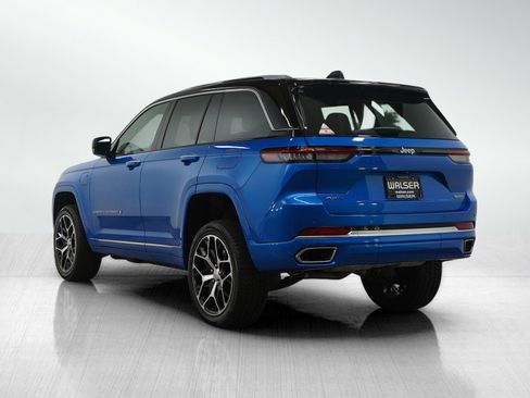 Used 2023 Jeep Grand Cherokee Summit image 3
