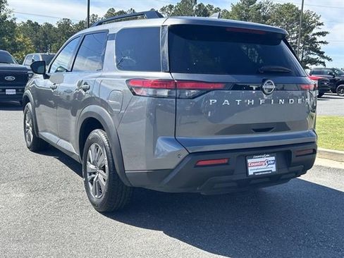 Used 2025 Nissan Pathfinder SV image 7