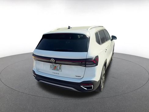Used 2025 Volkswagen Taos SE AWD/4WD image 14