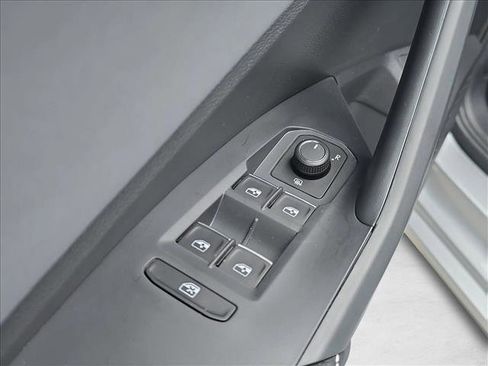 New 2026 Volkswagen Jetta SE image 10