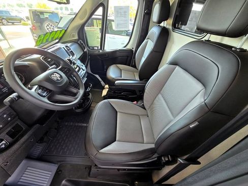Used 2025 RAM ProMaster 2500 w/ Quick Order Package 22G SLT FWD image 9