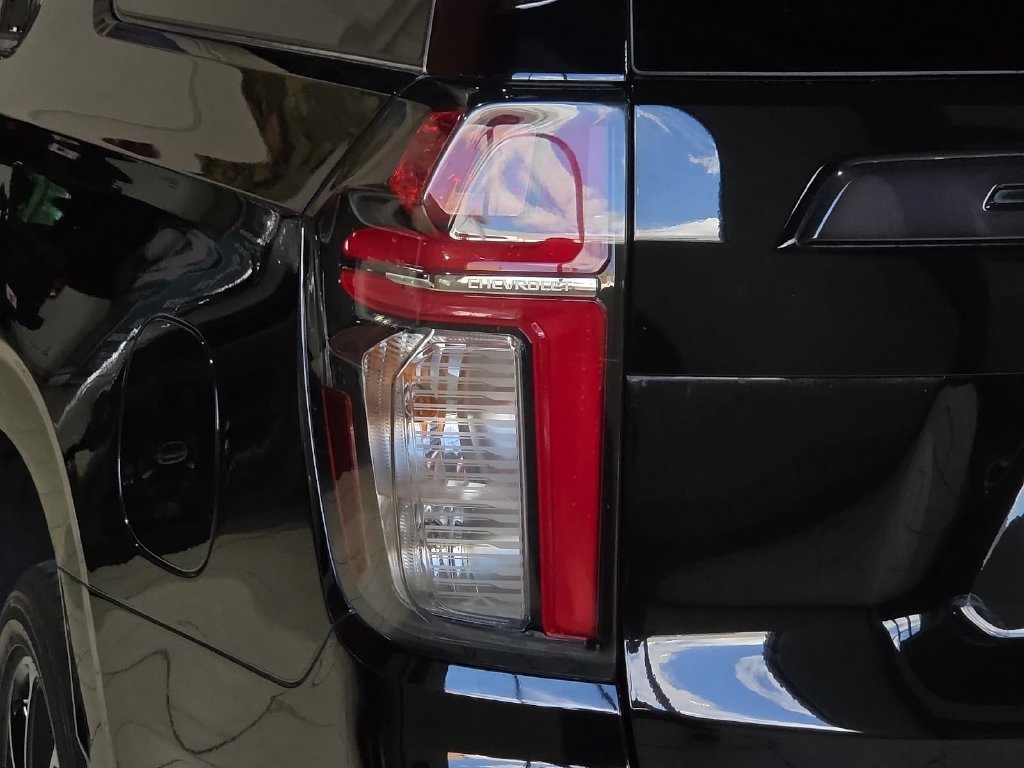 Used 2021 Chevrolet Suburban RST RWD image 11