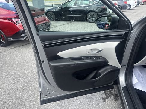 Used 2022 Hyundai Tucson Blue AWD/4WD image 16