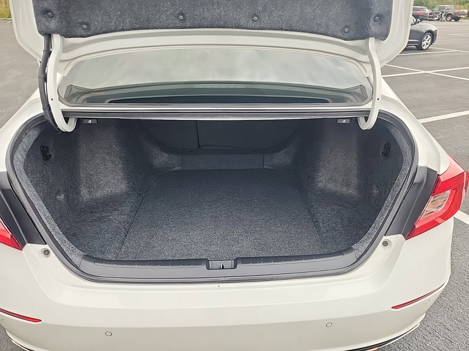 Used 2020 Honda Accord Touring image 39