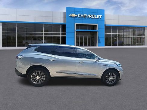 Used 2022 Buick Enclave Essence AWD/4WD image 6