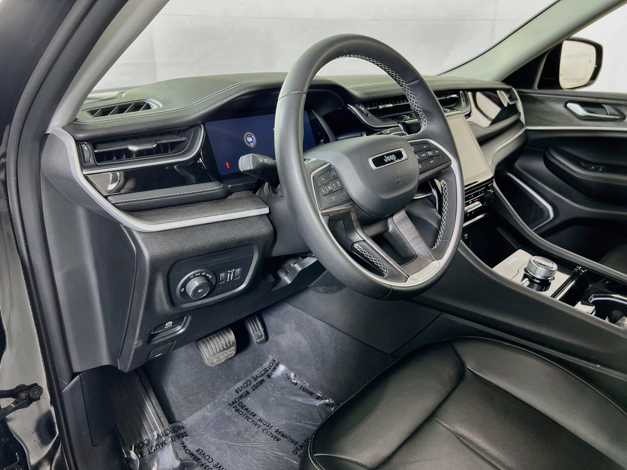 Used 2023 Jeep Grand Cherokee Limited AWD/4WD image 9