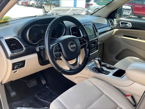 Used 2022 Jeep Grand Cherokee Laredo E AWD/4WD image 12