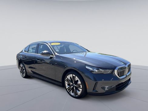 Used 2025 BMW i5 xDrive40 w/ Premium Package image 11