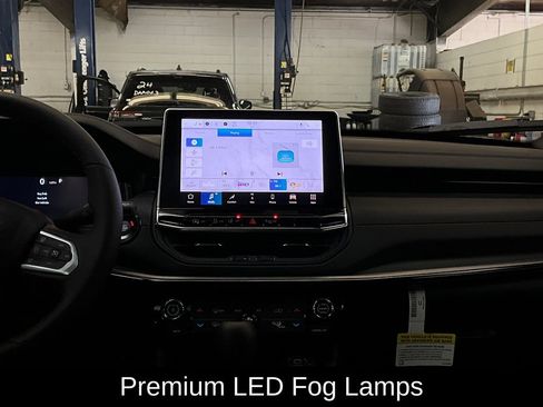 New 2025 Jeep Compass Trailhawk w/ Trailhawk Elite Group image 17