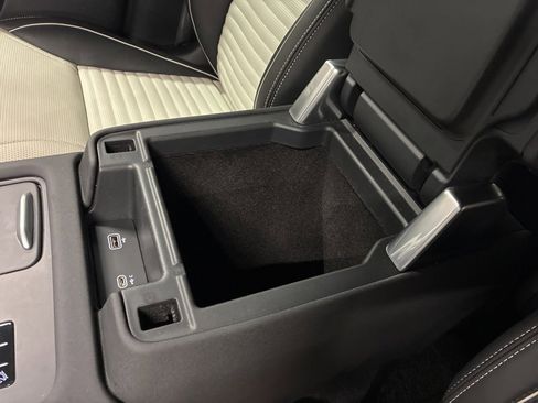 Certified 2024 Land Rover Discovery Dynamic SE image 27