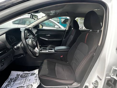 Used 2025 Nissan Sentra SR FWD image 9