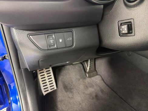 Used 2022 Genesis G70 3.3T w/ Sport Advanced Package image 17