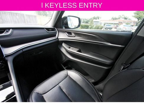 Used 2023 Jeep Grand Cherokee L Limited w/ Black Appearance Package AWD/4WD image 11
